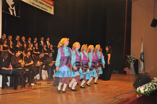 Türk Halk Müziği Konseri ve Halkoyunları Gösterisi Yapıldı